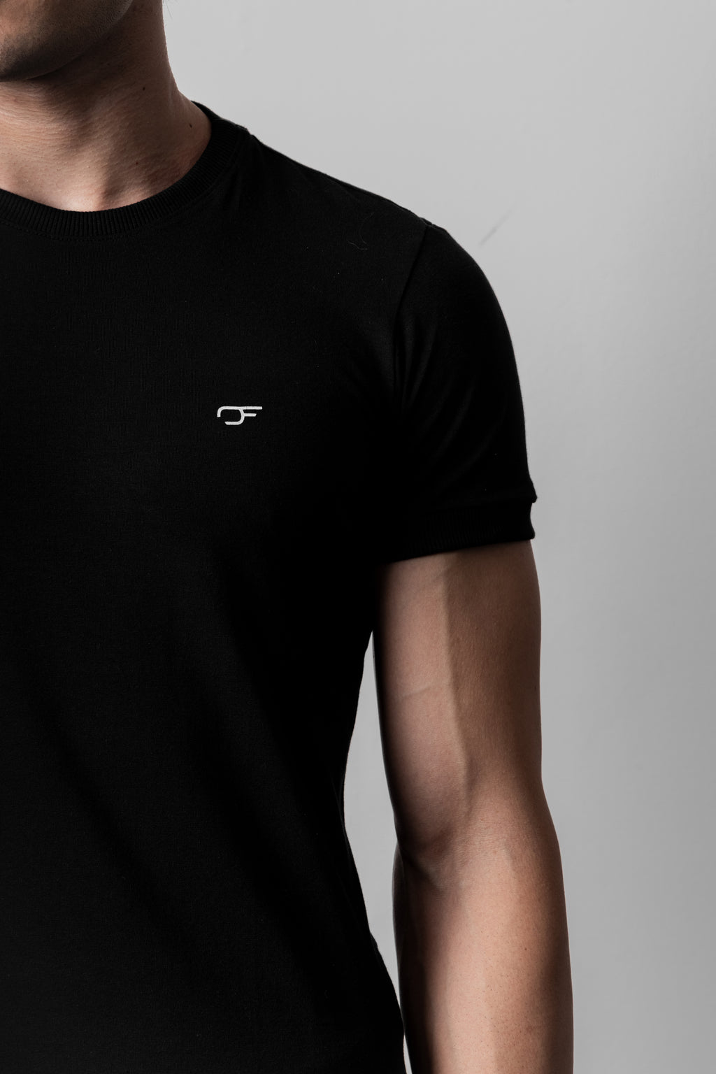 CAMISETA PRETA ESSENTIAL BLACK TEE - OF SYMBOL