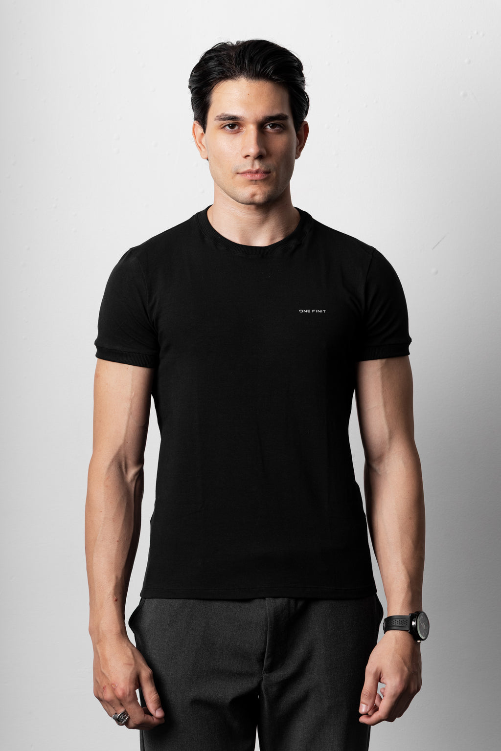CAMISETA PRETA ESSENTIAL BLACK TEE - CLASSIC