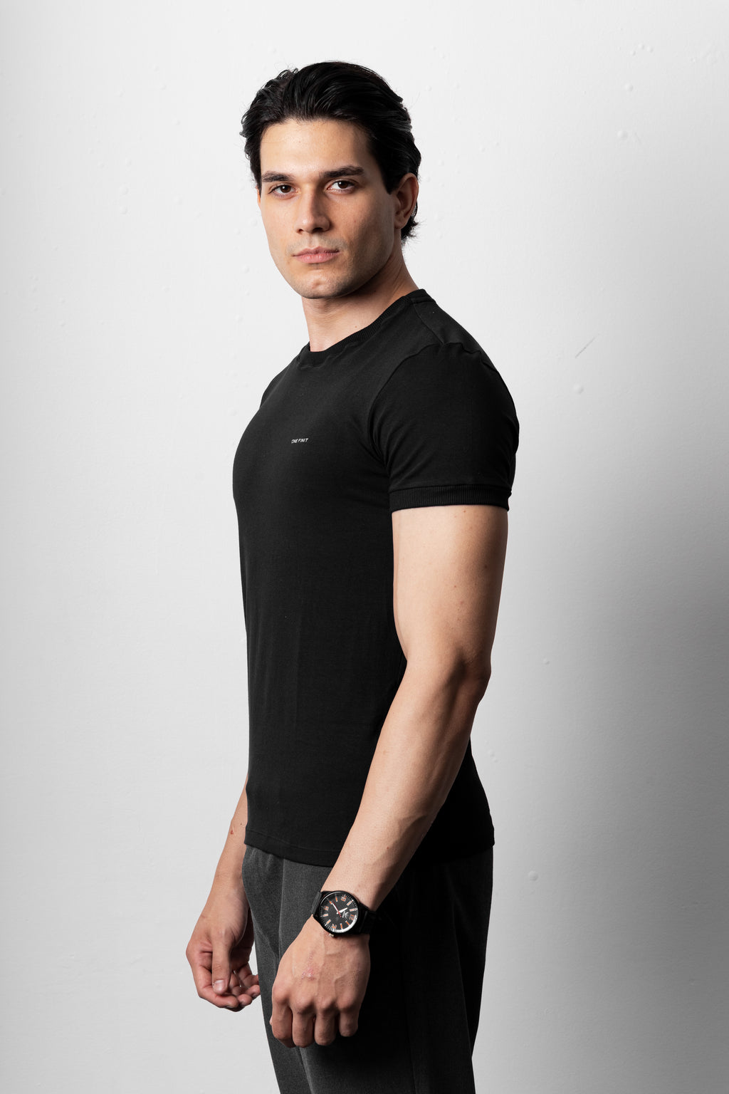 CAMISETA PRETA ESSENTIAL BLACK TEE - CLASSIC