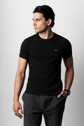 CAMISETA PRETA ESSENTIAL BLACK TEE - FOUR INITIALS