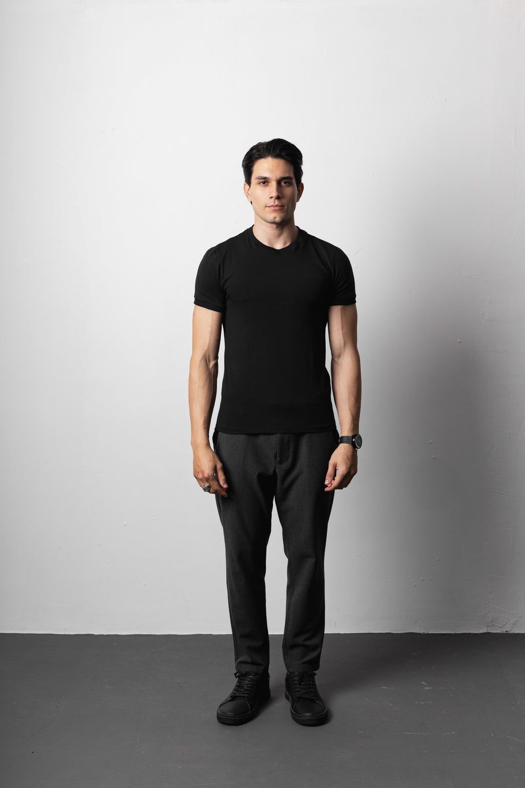 CAMISETA PRETA ESSENTIAL BLACK TEE - BASIC