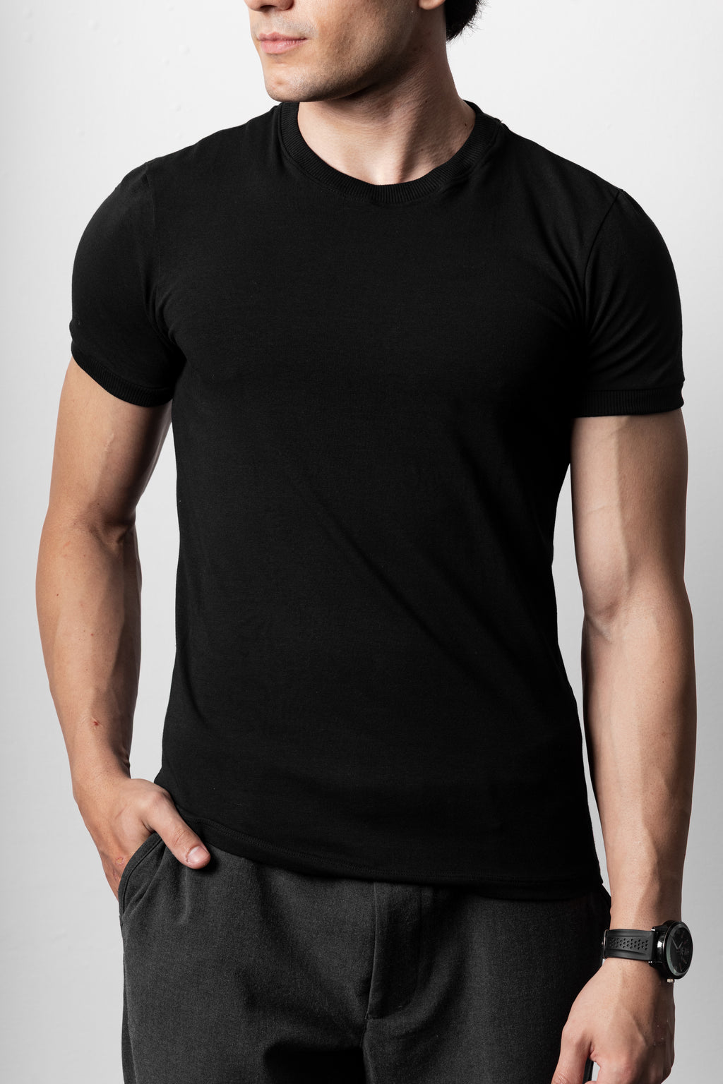 CAMISETA PRETA ESSENTIAL BLACK TEE - BASIC